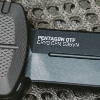 Складной нож SOG Pentagon OTF Flat Dark Earth (SOG 15-61-02-57)